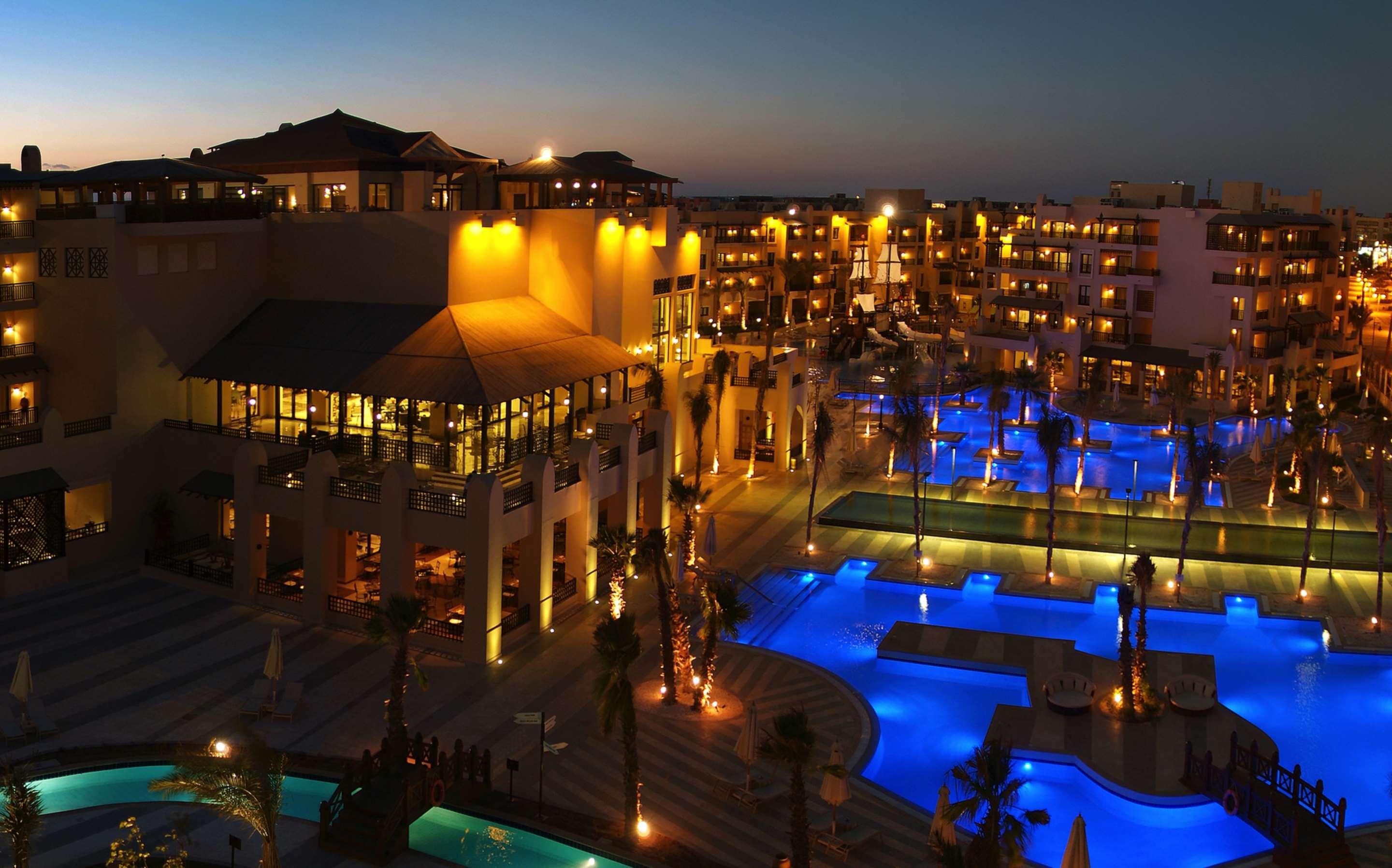 Steigenberger Aqua Magic, All Inclusive Χουργκάντα Εξωτερικό φωτογραφία The resort at night